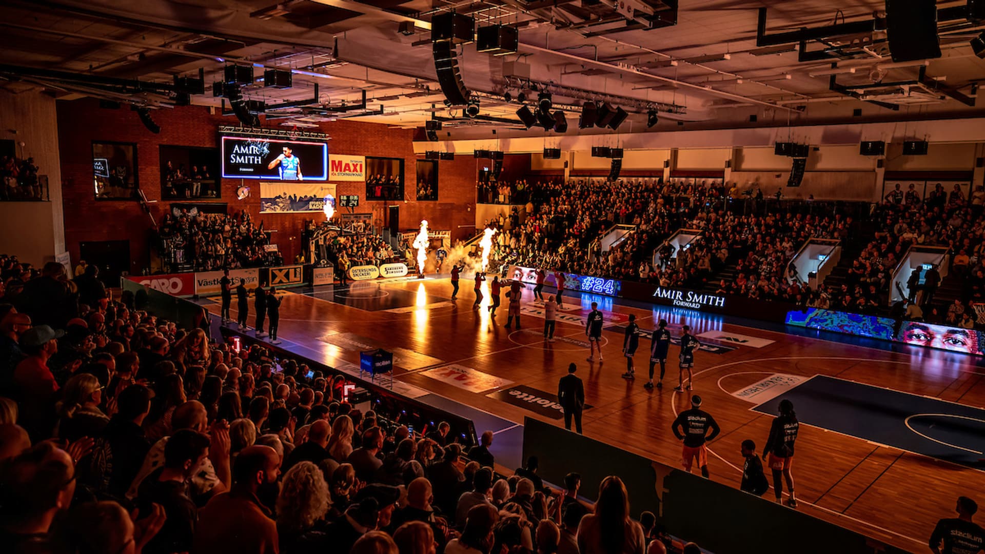 Jämtlands Amir Smith springer in på planen under semifinal sju mellan Jämtland-Norrköping i Sporthallen, Östersund.