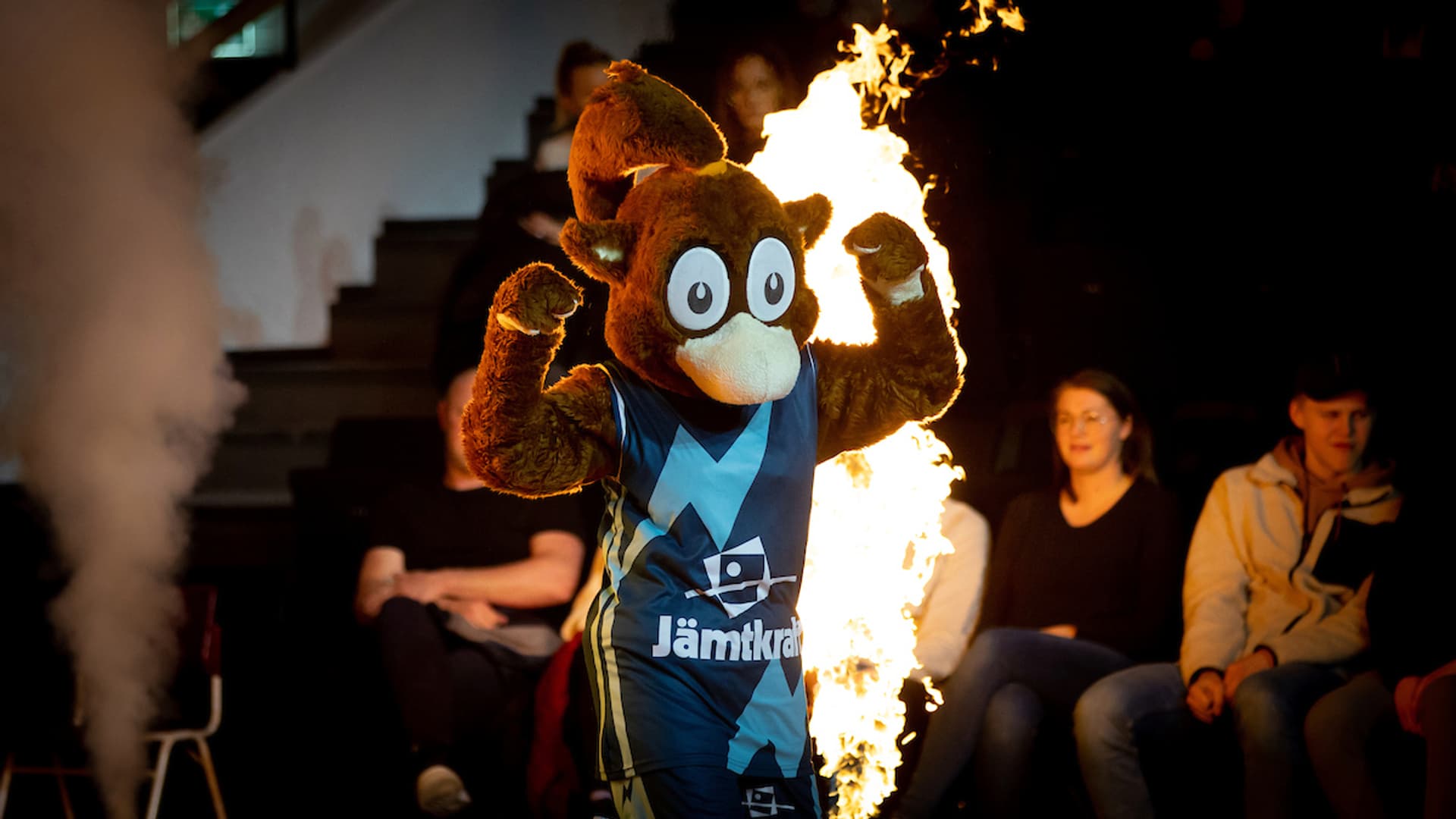 Jämtland Baskets maskot Elektra under matchen i Basketligan mellan Jämtland Basket och Köping Stars i Östersunds Sporthall, Östersund måndag 28 mars 2022.